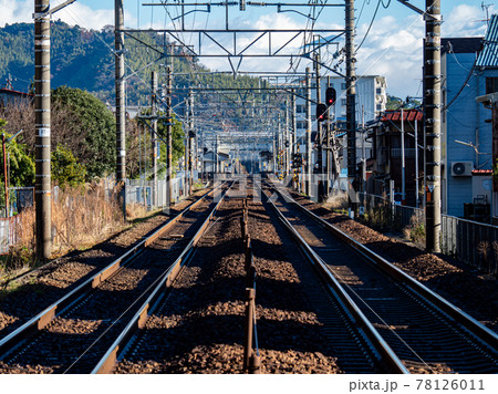 まっすぐに伸びる線路　東海道線 78126011