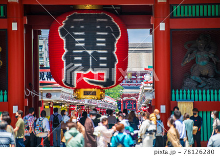 日本の東京都市景観 重症者（全国）1304人で過去最多。浅草寺には多くの人出…＝5月23日 78126280