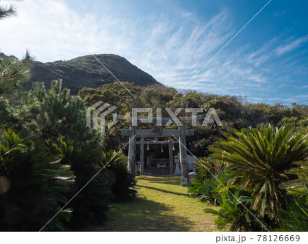 対馬　天神多久頭魂神社の風景　10月 78126669
