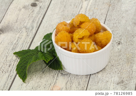 Sweet ripe tasty yellow raspberry Sweet ripe tasty yellow raspberry 78126985