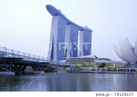 Nightscape of Singapore Marina Bay Sand in Singapore Nightscape of Singapore Marina Bay Sand in Singapore 78129227