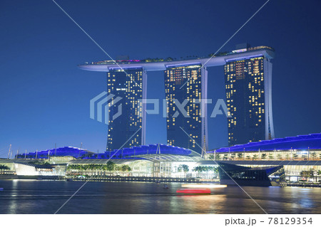 Panoramic Skyline of Singapore by night, with Marina Bay Sands Hotel, The ArtScience Museum Panoramic Skyline of Singapore by night, with Marina Bay Sands Hotel, The ArtScience Museum 78129354