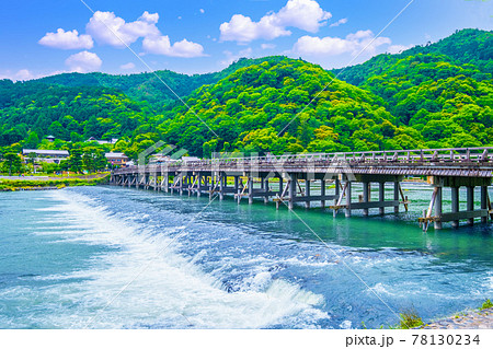 新緑の渡月橋と桂川 新緑の渡月橋と桂川 78130234