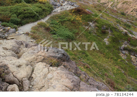 那須の茶臼岳、朝日岳、三本槍岳の縦走登山 78134244