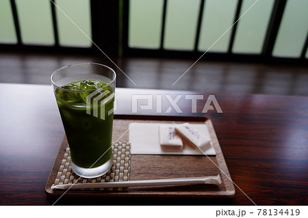 肥後細川庭園の茶屋・松聲閣で喉が潤う冷抹茶と和菓子 78134419