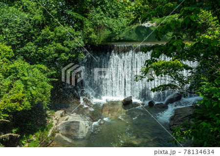 佐賀県の背振眼鏡橋の滝 佐賀県の背振眼鏡橋の滝 78134634