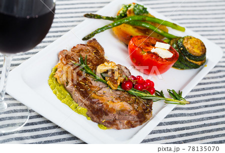 Fried beef loin with avocado puree and vegetables Fried beef loin with avocado puree and vegetables 78135070