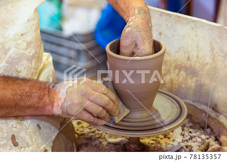 Potter creating a jar Potter creating a jar 78135357