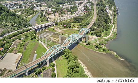 川 河 列車 78136138