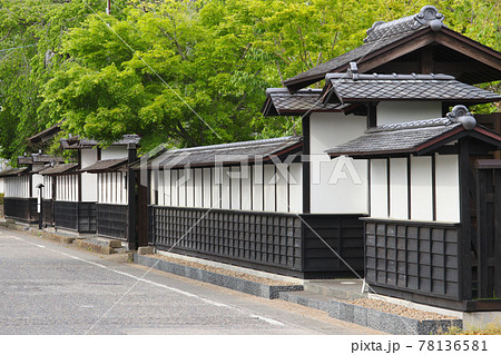 登米町武家屋敷通り　古い町並み　（宮城県登米市登米町寺池桜小路） 78136581