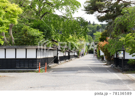 登米町武家屋敷通り　古い町並み　（宮城県登米市登米町寺池桜小路） 78136589