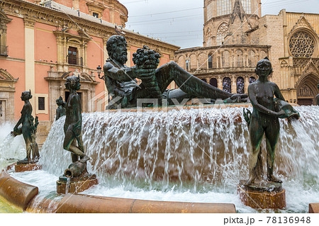 Square of Saint Mary's  in Valencia 78136948