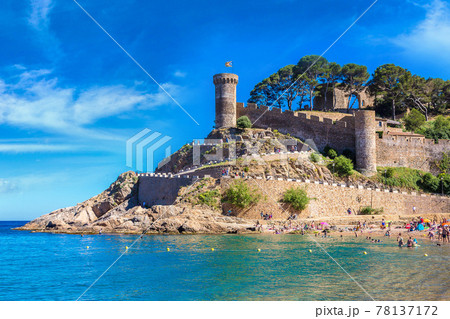 Beach at Tossa de Mar and fortress 78137172