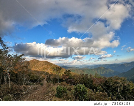 伯母子岳の稜線と青空 伯母子岳の稜線と青空 78138233