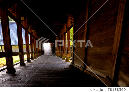 東大寺二月堂の木造の階段 東大寺二月堂の木造の階段 78138560