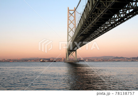 夕焼けの明石海峡大橋 夕焼けの明石海峡大橋 78138757