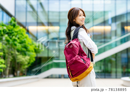 大学生　女性　撮影協力：LINK FOREST 78138895