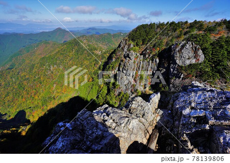 山上ヶ岳西ノ覗岩からの鷲ノ巣岩 78139806