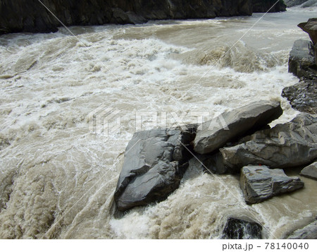 雲南省　虎跳峡 78140040