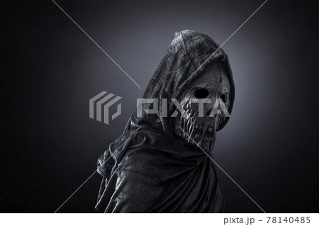 Zombie in the dark 78140485