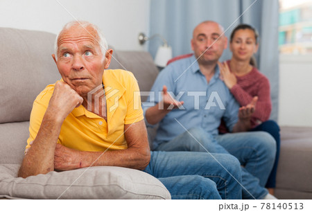 Resentment of an elderly father for adult children 78140513
