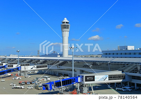 【愛知県】快晴下の中部国際空港（セントレア） 78140564