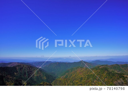 山上ヶ岳山頂からの周辺の山並みと青空 山上ヶ岳山頂からの周辺の山並みと青空 78140798