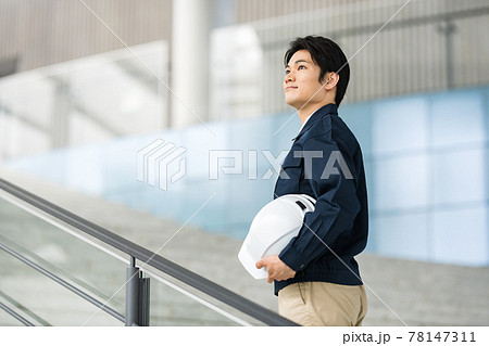 作業服を着た施工管理技士の男性のポートレート 78147311