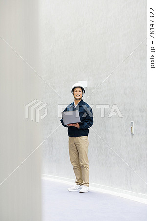 若い施工管理技士の男性 78147322