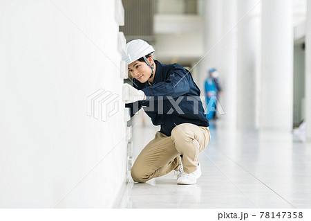 建設技術者の仕事風景 78147358