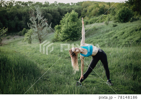 Sporty fit woman doing morning workout outdoors 78148186