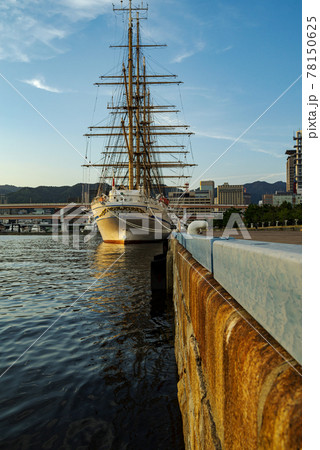 神戸港・新港第一突堤に停泊する日本丸 78150625