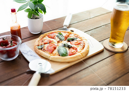 手作りマルゲリータピザと生ビール 78151233