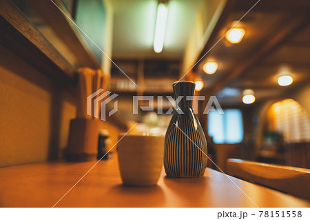 居酒屋で日本酒 居酒屋で日本酒 78151558
