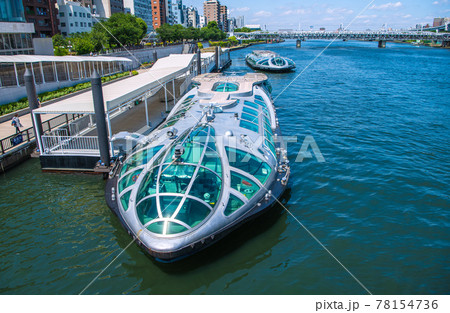 日本の東京都市景観 隅田川と水上バス「エメラルダス」、「ホタルナ」(画面奥) 日本の東京都市景観 隅田川と水上バス「エメラルダス」、「ホタルナ」(画面奥) 78154736