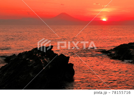 夕陽に染まる城ヶ島から 78155716