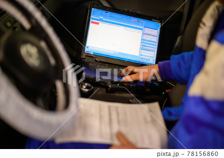 Computer diagnostics of the onboard computer in the car in a car dealership. 78156860
