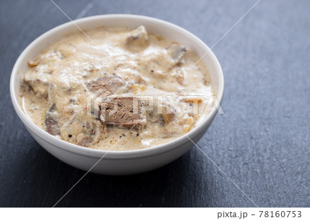 liver with sauce on dish on ceramic background 78160753
