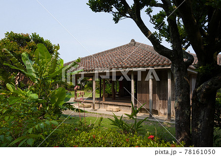 沖縄の古民家　イメージ　赤瓦 78161050