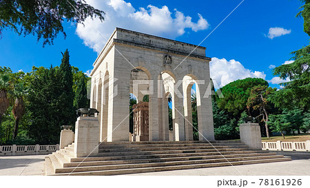 ジャニコロの丘に建つガリバルディ軍の霊廟(Mausoleo Ossario Garibaldino) ジャニコロの丘に建つガリバルディ軍の霊廟(Mausoleo Ossario Garibaldino) 78161926