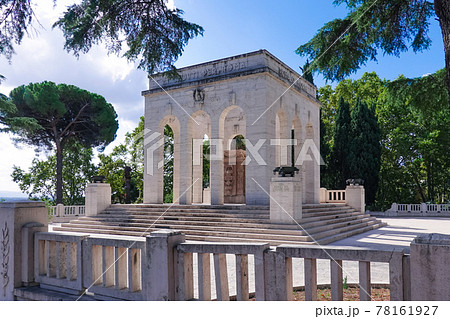 ジャニコロの丘に建つガリバルディ軍の霊廟(Mausoleo Ossario Garibaldino) ジャニコロの丘に建つガリバルディ軍の霊廟(Mausoleo Ossario Garibaldino) 78161927