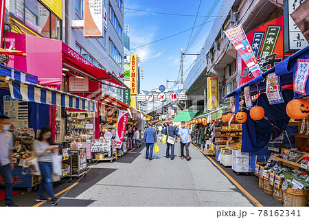 【東京都】たくさんの人で賑わう上野のアメヤ横丁 78162341