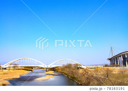 豊田市、豊田大橋と豊田スタジアムの風景 豊田市、豊田大橋と豊田スタジアムの風景 78163191