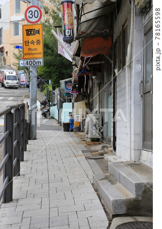 距離 裏通り 道路 78165598