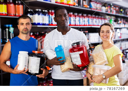 People with sport nutrition standing in store 78167269