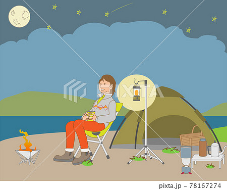 夜の湖畔でソロキャンプを楽しむ女性 78167274