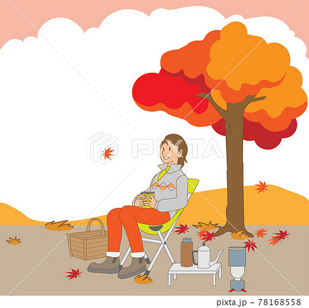 秋の紅葉を楽しむ日本人女性 78168558