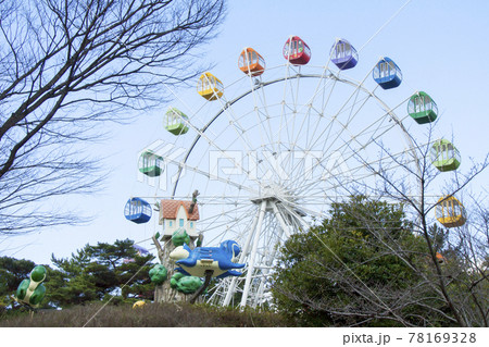 岡崎南公園 遊園地エリアの観覧車とリスコプター 岡崎南公園 遊園地エリアの観覧車とリスコプター 78169328