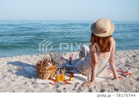 picnic by the sea 78170744
