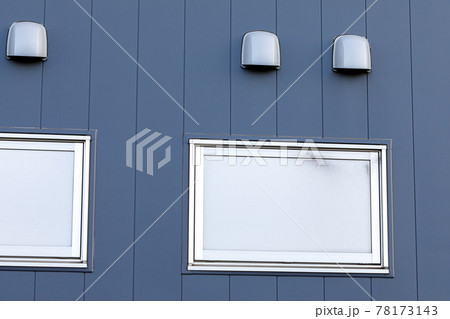 工場建屋　換気口と排煙窓 78173143